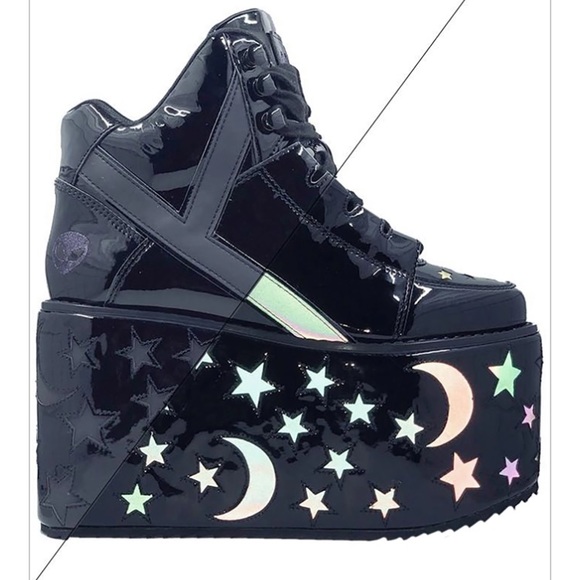 Qozmo Moon & Star Platform in Black Reflective - Picture 4 of 7